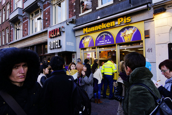 ▲荷蘭阿姆斯特丹Manneken Pis尿尿小童薯條店 。（圖／快樂雲提供）