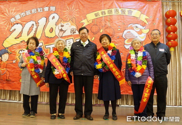 ▲桃園市4位資深志工服務29年榮退，其中3人年紀90歲。（圖／記者楊淑媛攝）