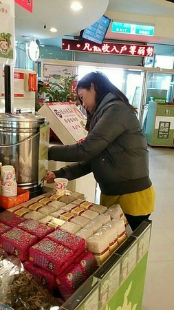 ▲▼冷氣團來襲，國道服務區提供熱茶薑湯。（圖／高公局提供）