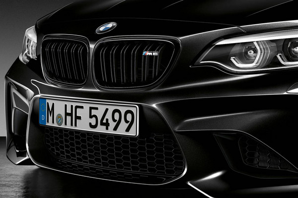▲日內瓦車展／黑到不能再黑！BMW M2「黑影」特仕車殺氣外露。（圖／翻攝自BMW）