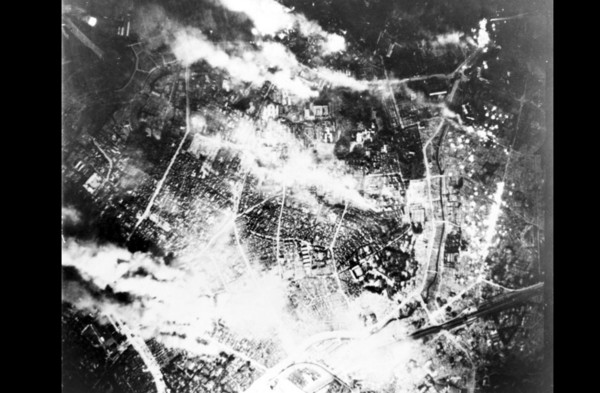 ▲▼1945年3月10日「東京大轟炸」。（圖／取自維基百科）