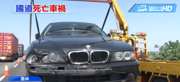 ▲▼BMW撞翻CRV！閨蜜爆頭死「6歲兒哭找媽媽」　消防鼻酸趕：小朋友走開。（圖／中天新聞）