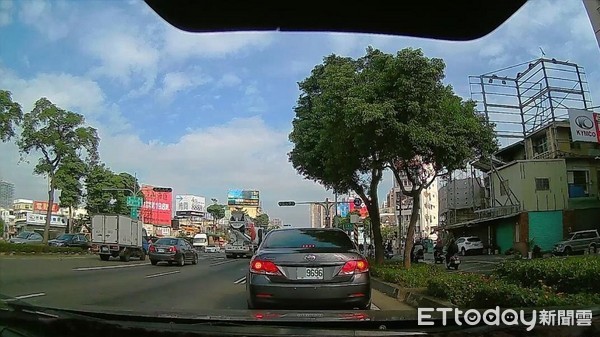 ▲▼糊塗車主反裝車牌，慘遭罰款。（圖／記者莊雅婷翻攝）