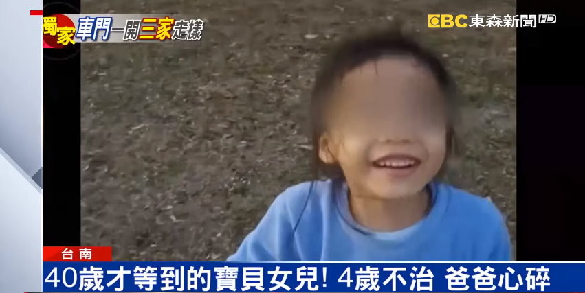 台南市永康區一名蔡姓婦人騎機車載4歲女兒，因路邊車輛突開車門，造成兩人倒地被後方機車輾過，母重傷、女兒不治。（圖／東森新聞）
