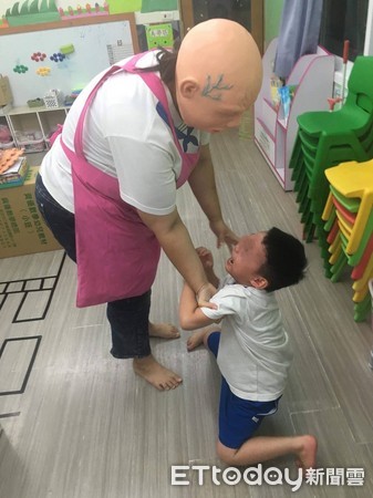 ▲台南市永康私立幼兒園年前陸續傳出幼童受虐事件，幼兒受到驚嚇的畫面。（圖／林燕祝提供）