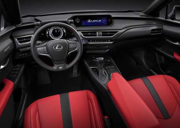 Lexus原廠設計師爆料：其實UX原本應該是一款五門掀背車