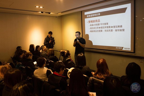 為提升員工素質，李宥宏定期舉辦教育訓練，他都會親自參與。