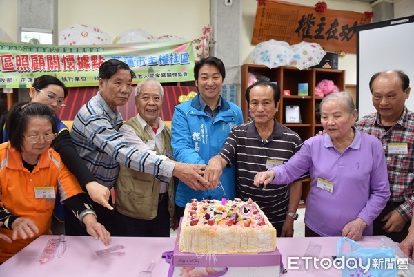 社團法人花蓮縣老人暨家庭關懷協會舉行「花蓮市複合型服務中心暨巷弄長照站」揭牌儀式，落實衛福部的長照計畫，提供花蓮市的社區長者更好的照護，一起健康學習、快樂生活。（圖／花蓮市公所提供）