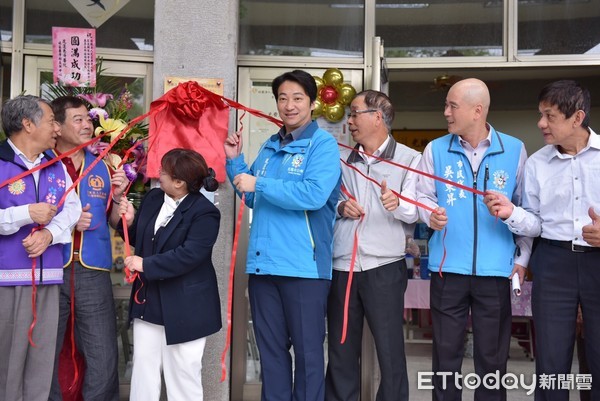 社團法人花蓮縣老人暨家庭關懷協會舉行「花蓮市複合型服務中心暨巷弄長照站」揭牌儀式，落實衛福部的長照計畫，提供花蓮市的社區長者更好的照護，一起健康學習、快樂生活。（圖／花蓮市公所提供）