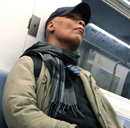 ▲這位光頭大叔在紐約地鐵上自我「安慰」。（圖／翻攝自網路）