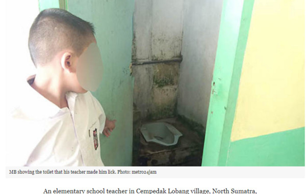 印尼蘇門答臘省（North Sumatra）一名小學生因為沒有寫作業，竟被罰「舔廁所12下」，舔到第4下時，忍不住吐了。而家長在得知此事後，怒向學校董事會投訴，但懲處卻僅僅只是將老師調到公立小學。（圖／翻攝自雅加達椰子網）