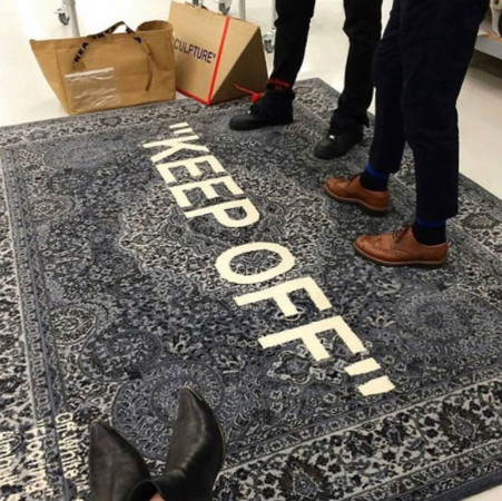 ▲Off-White先前和Ikea推出聯名商品。（圖／翻攝自@blkvis IG）