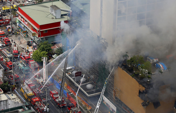 ▲▼菲律賓高樓飯店大火。（圖／達志影像／美聯社）