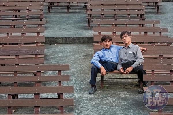 張忠仁（左）擁有右腳，張忠義擁有左腳，分開的兄弟一人一腳，正邁向新的人生階段。