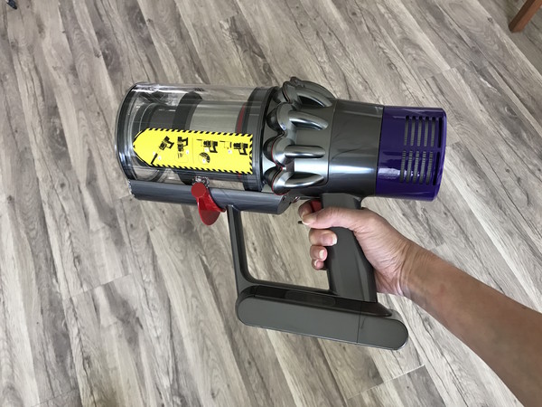 ▲DYSON V10實測開箱 。（圖／記者蔡惠如攝）