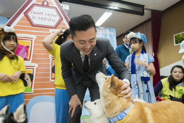 ▲新竹市長林智堅參與「107年新竹市巡迴校園愛護動物系列講座」起跑記者會。