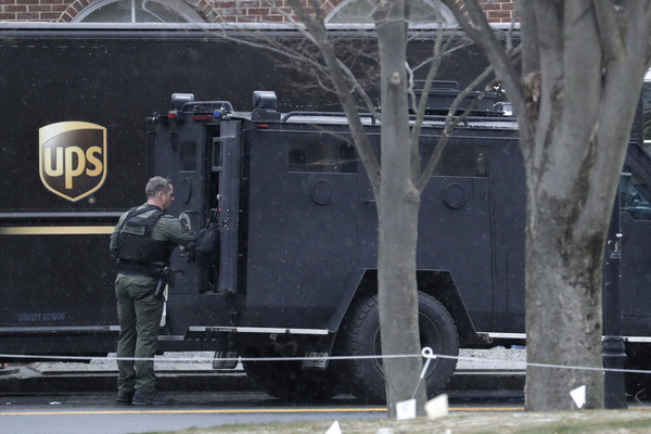 ▲▼普林斯頓大學（Princeton University）附近出現一名手持散彈槍的男子，武裝人員獲報後緊急抵達現場。（圖／達志影像／美聯社）