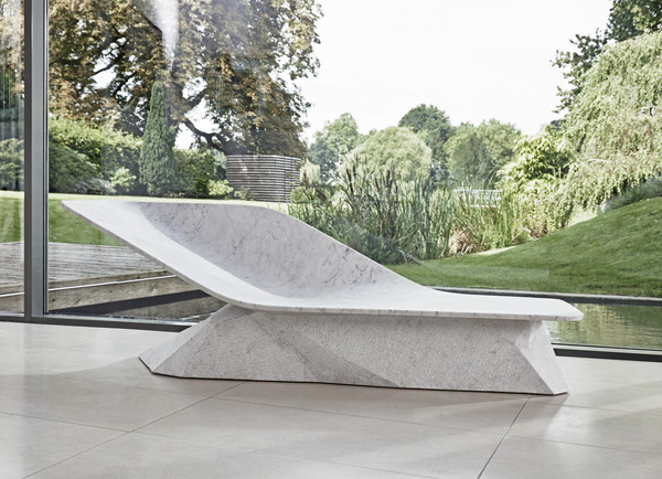 ▲Hadi Teherani打造「大理石之翼」躺椅。（圖／品牌提供、pixabay）