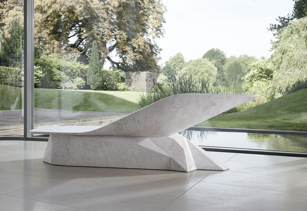 ▲Hadi Teherani打造「大理石之翼」躺椅。（圖／品牌提供、pixabay）