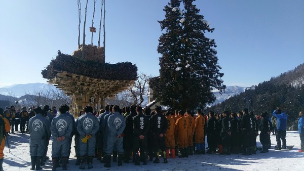 ▲▼惟毅與任祐成主持三立《愛玩客》，到日本參加傳統火祭，火祭隔天早上還跑去烤麻糬。（圖／三立）