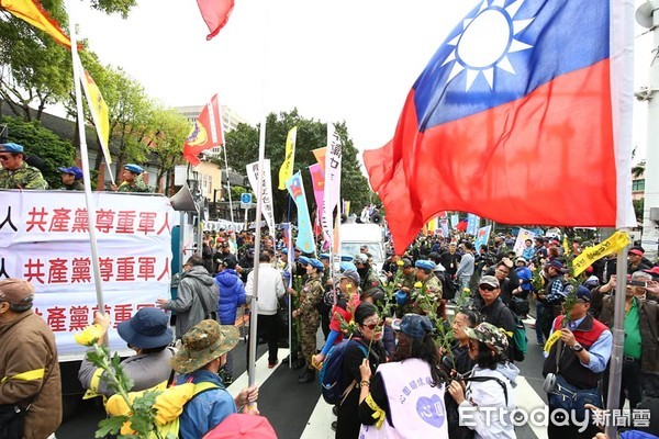 ▲▼反軍改人士赴立法院抗議,白狼,張安樂。（圖／記者屠惠剛攝）