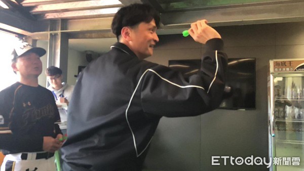 ▲總教練洪一中、中職秘書長馮勝賢以及詹智堯 。（圖／記者王真魚攝）