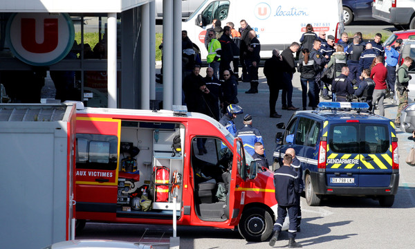 ▲▼ 法國南部城鎮特雷貝（Trèbes）「Super U」連鎖超市發生人質挾持的恐怖攻擊事件，造成3死16傷。（圖／路透社）