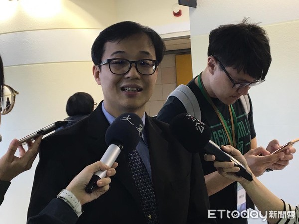 ▲深澳電廠擴建用「乾淨煤」　毒物醫：說不會排毒是騙人的。（圖／記者嚴云岑攝）