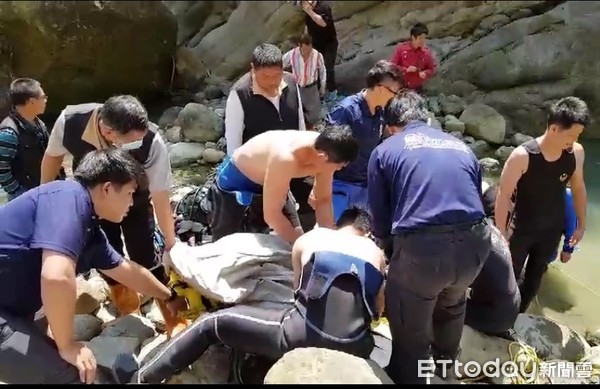 ▲深潭射詭異強光　尋獲2捕魚溺斃男子。（圖／記者趙蔡州翻攝）