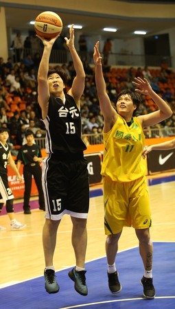 ▲台元吳盈潔、劉君儀，陳莉蓮。（圖／籃協提供）