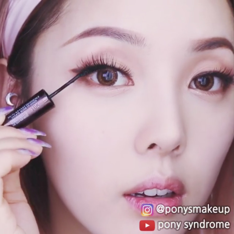 ▲PONY假睫毛。（圖／翻攝自ponysmakeup IG）