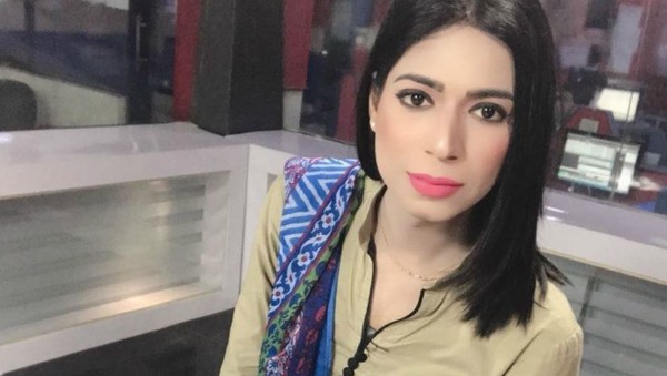 ▲▼巴基斯坦（Pakistani）私營電視台科希諾爾（Kohenoor）3月23日播出首位跨性別主播馬里克（Marvia Malik）的畫面。（圖／翻攝自推特／Naila Inayat）