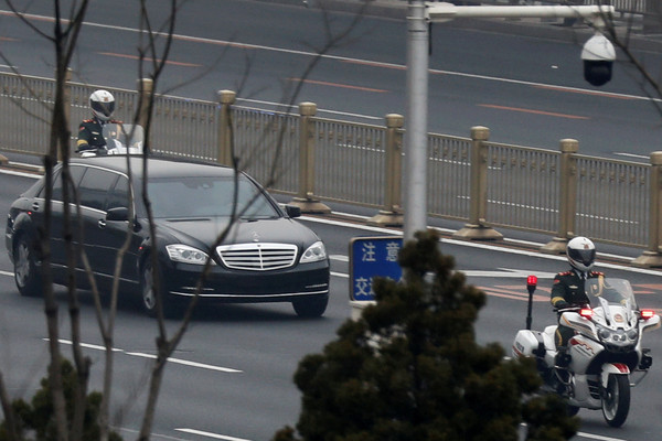 ▲▼謠傳是北韓領導人金正恩的車隊，在3月27日上午通過北京長安街。（圖／路透社）