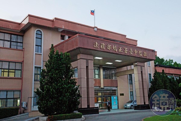 矯正署負責全國監所業務，戒護人力吃緊，只要出包就被外界釘得滿頭包。