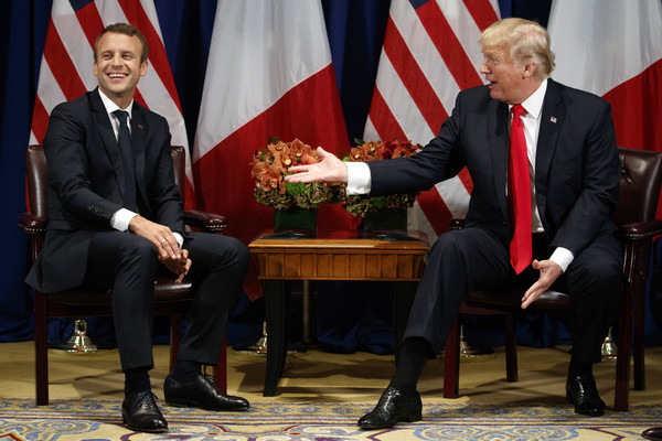 美國總統川普與法國總統馬克宏（Emmanuel Macron）。（圖／達志影像／美聯社）