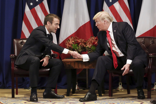 美國總統川普與法國總統馬克宏（Emmanuel Macron）。（圖／達志影像／美聯社）