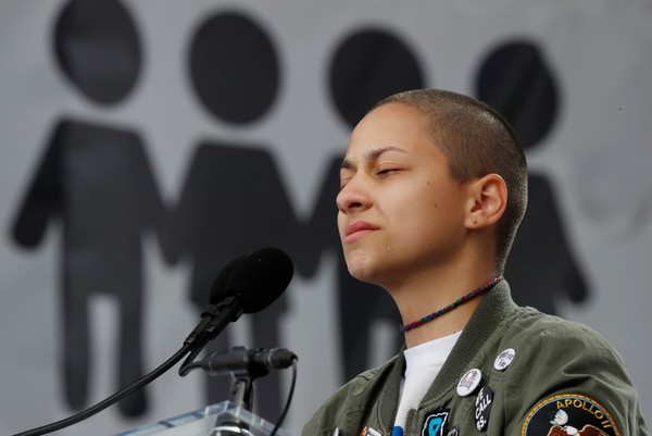 ▲▼佛州槍擊案倖存學生岡莎雷斯（Emma Gonzalez）3月24日發表遊行演說，留下淚水。（圖／路透社）