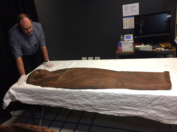 ▲▼ 澳洲尼克爾森博物館（Nicholson Museum）150年古埃及「空棺」，驚現2500年歷史木乃伊遺骸。（圖／路透社）