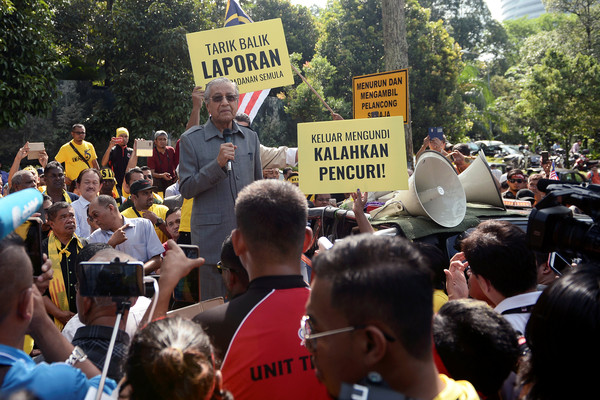 ▲▼馬來西亞民眾抗議重劃選區。（圖／路透社）