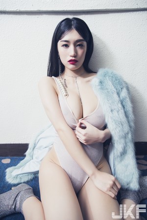▲▼高橋聖子為雜誌拍攝性感照，尺度火辣。（圖／ JKF提供）