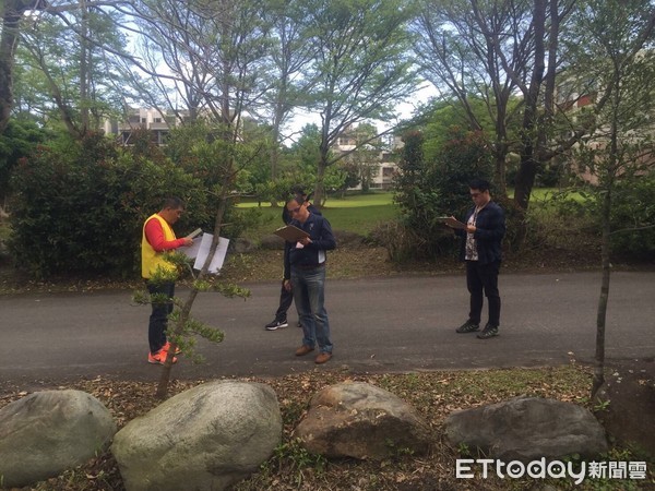 花蓮林管處「樹木修剪教育訓練」課程內容包含景觀樹木修剪作業技術規則、景觀樹木修剪判定等室內課程，以及修剪工具操作、景觀樹木修剪實作示範等室外課程，受訓學員均表示獲益良多。（圖／花蓮林管處提供）