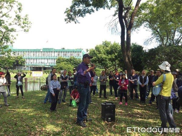 花蓮林管處「樹木修剪教育訓練」課程內容包含景觀樹木修剪作業技術規則、景觀樹木修剪判定等室內課程，以及修剪工具操作、景觀樹木修剪實作示範等室外課程，受訓學員均表示獲益良多。（圖／花蓮林管處提供）