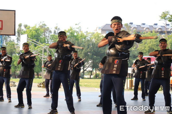 ▲慶祝329青年節陸軍六軍團，舉辦「刺槍競賽」、莒拳道綜合演練等競賽演出，吸引附近居民前往參觀。（圖／六軍團提供）