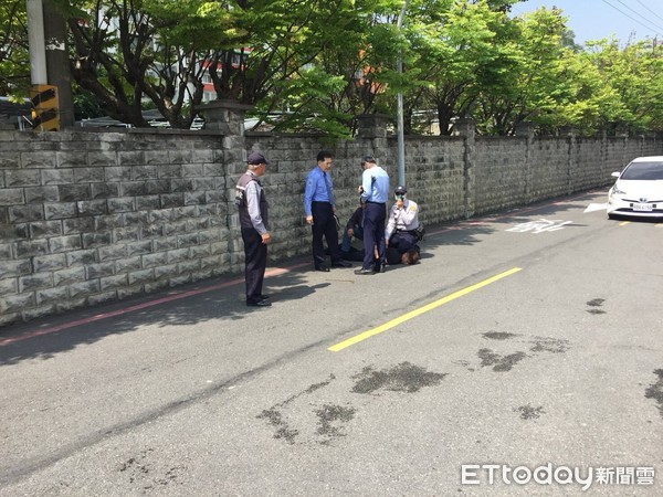 ▲心虛典範！攜毒赴金過探測門警報響，毒蟲狂奔出機場遭逮。（圖／記者柳名耕翻攝）