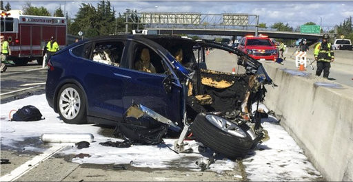 特斯拉Model X車禍導致駕駛傷重不治　鋰電池起火是主因（圖／達志影像／美聯社）