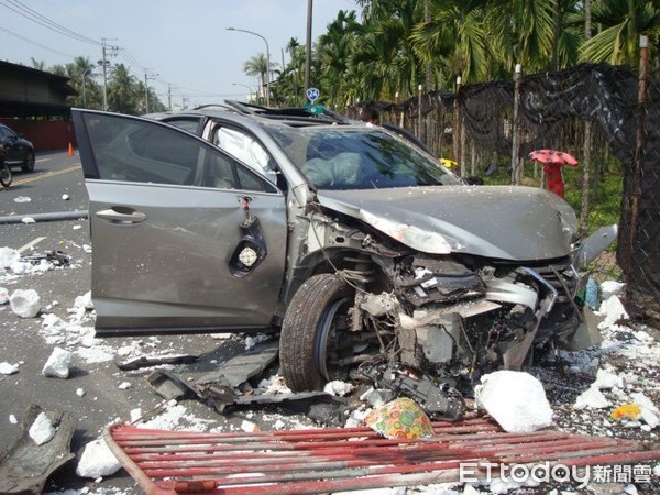 ▲▼屏東縣長治鄉中興路車禍，76歲阿嬤騎士送醫不治亡。（圖／記者莊智勝翻攝）