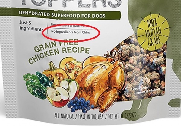 ▲「誠實廚房」狗糧的外包裝標示著:「沒有任何來自中國的成分」。(圖／翻攝自網路)