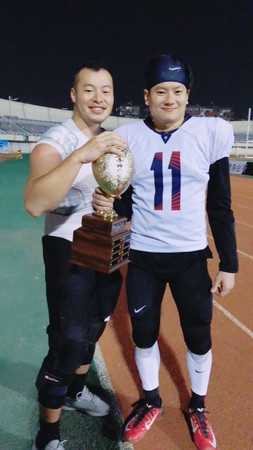 ▲▼ 台北獵人外接手周桓生（右）與四分衛葉向林。（圖／台北獵人提供）