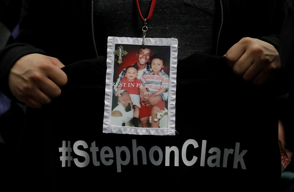 ▲▼加州22歲黑人男子克拉克（Stephon Clark）3月18日遭警方擊斃，他當時身上沒有任何武器。（圖／路透社）