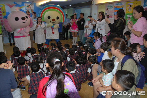▲台南市郭綜合醫院慶祝兒童節，與7－11超商合作辦洗手運動。（圖／郭綜合醫院提供）